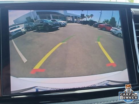 Used 2024 Chrysler Pacifica Touring FWD image 28