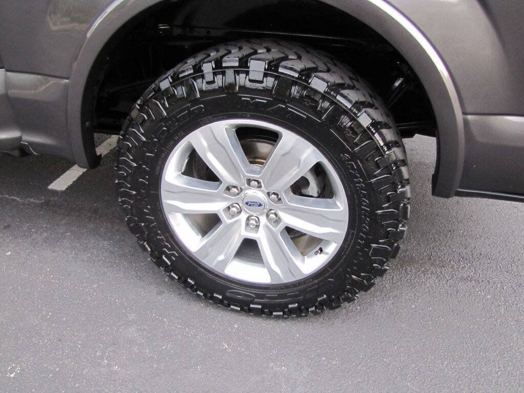 Used 2018 Ford F150 Platinum w/ Equipment Group 701A Luxury AWD/4WD image 31