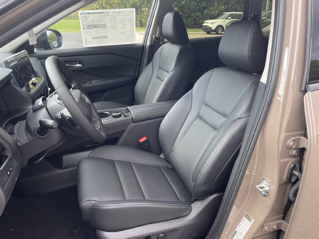 Certified 2025 Nissan Rogue SL w/ Tech Package AWD/4WD image 25