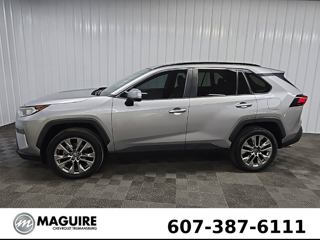 Used 2021 Toyota RAV4 XLE Premium FWD image 5