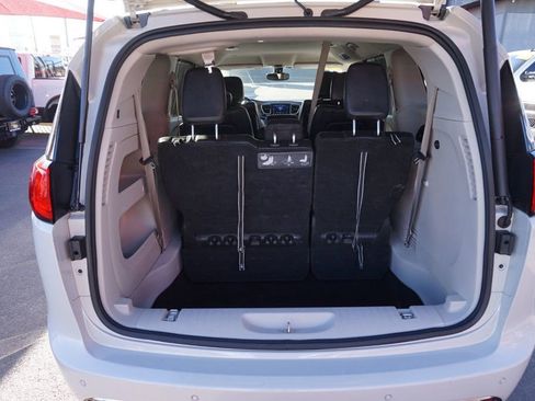 Used 2017 Chrysler Pacifica Touring-L Plus image 8