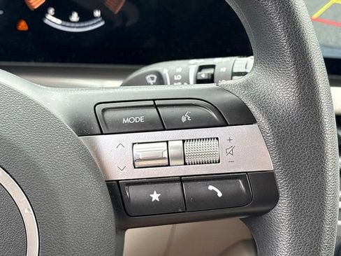 Used 2025 Hyundai Tucson SE AWD/4WD image 17