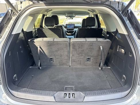 Used 2025 Ford Explorer Active w/ Active Comfort Package image 9
