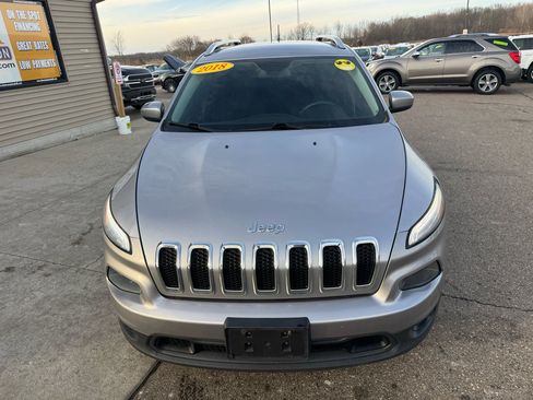 Used 2018 Jeep Cherokee Latitude image 2