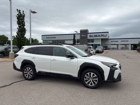 Used 2025 Subaru Outback Premium AWD/4WD image 1