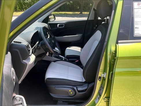 Used 2023 Hyundai Venue SEL FWD image 25