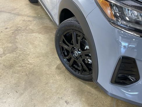 Used 2024 Nissan Kicks SR w/ SR Premium Package FWD image 11
