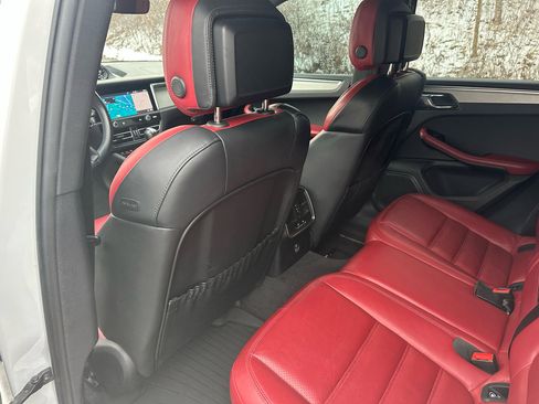 Used 2023 Porsche Macan S image 18