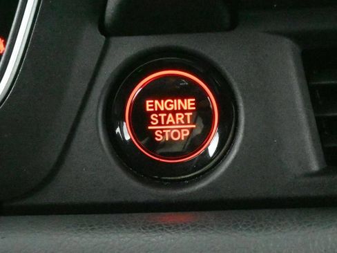 Used 2025 Honda Pilot EX-L image 31