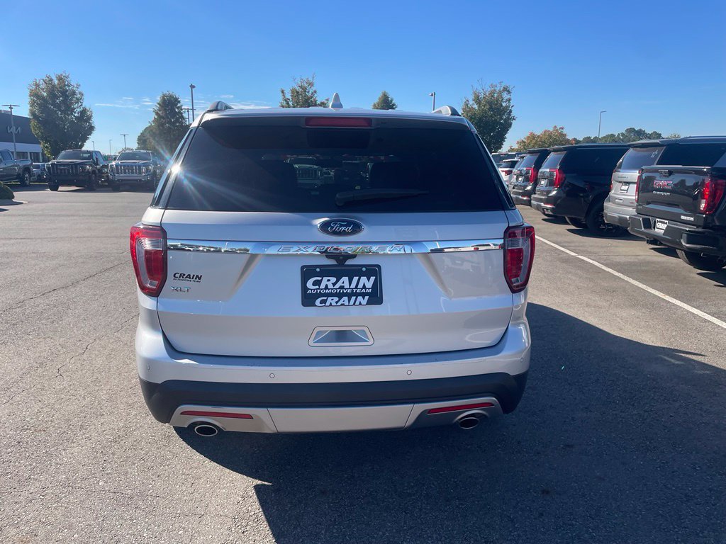 Used 2017 Ford Explorer XLT w/ Equipment Group 202A FWD image 7