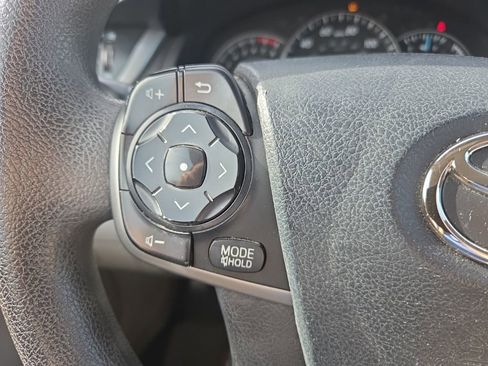 Used 2012 Toyota Camry L image 11