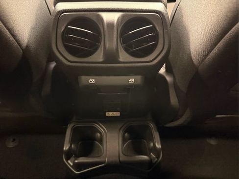 Used 2026 Jeep Wrangler Unlimited Rubicon w/ Technology Group AWD/4WD image 17