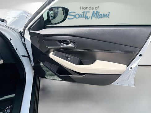 Used 2023 Honda Accord EX image 32