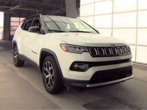 Used 2024 Jeep Compass Limited AWD/4WD image 4