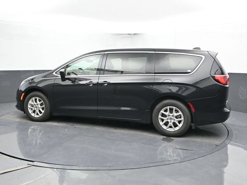 Used 2023 Chrysler Voyager LX FWD image 9