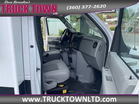 Used 2022 Ford E-450 and Econoline 450 Super Duty w/ Motorhome Prep Package RWD image 10