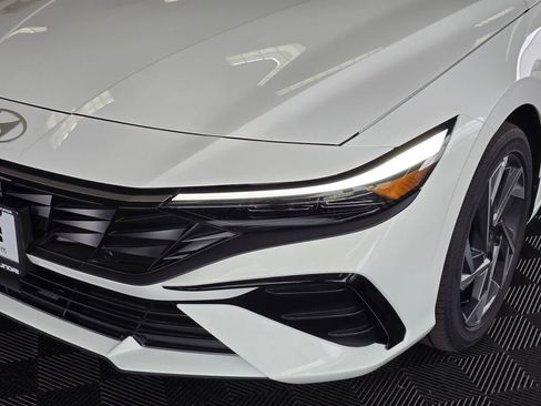 New 2026 Hyundai Elantra Limited FWD image 9