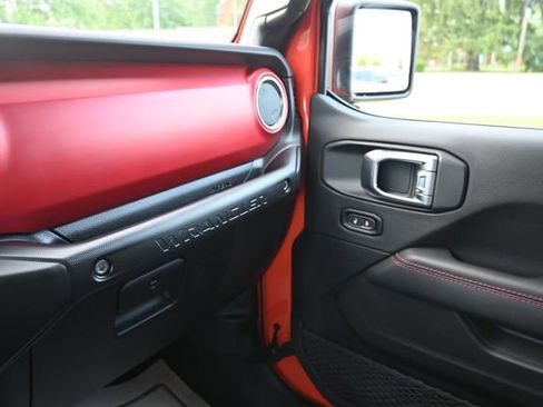 Used 2023 Jeep Wrangler Unlimited Rubicon w/ Cold Weather Group AWD/4WD image 28