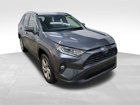 Used 2021 Toyota RAV4 XLE Premium image 2