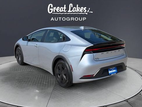 Used 2025 Toyota Prius LE FWD image 3
