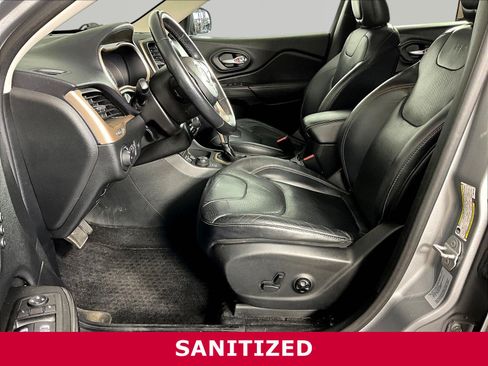 Used 2015 Jeep Cherokee Limited w/ Luxury Group AWD/4WD image 19