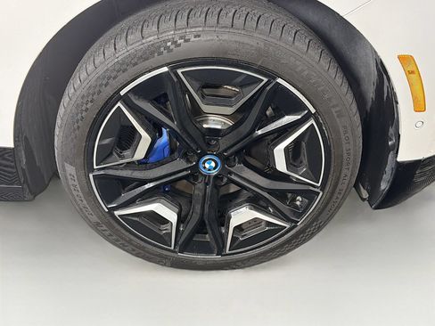 Used 2024 BMW iX xDrive50 w/ Premium Package AWD/4WD image 35