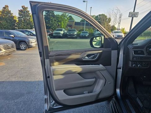 Used 2022 Chevrolet Suburban LT w/ Luxury Package AWD/4WD image 33