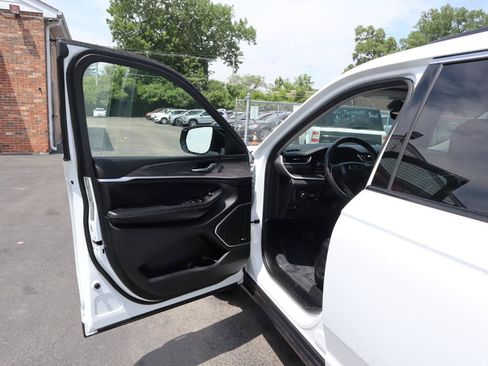 Used 2022 Jeep Grand Cherokee L Limited AWD/4WD image 20