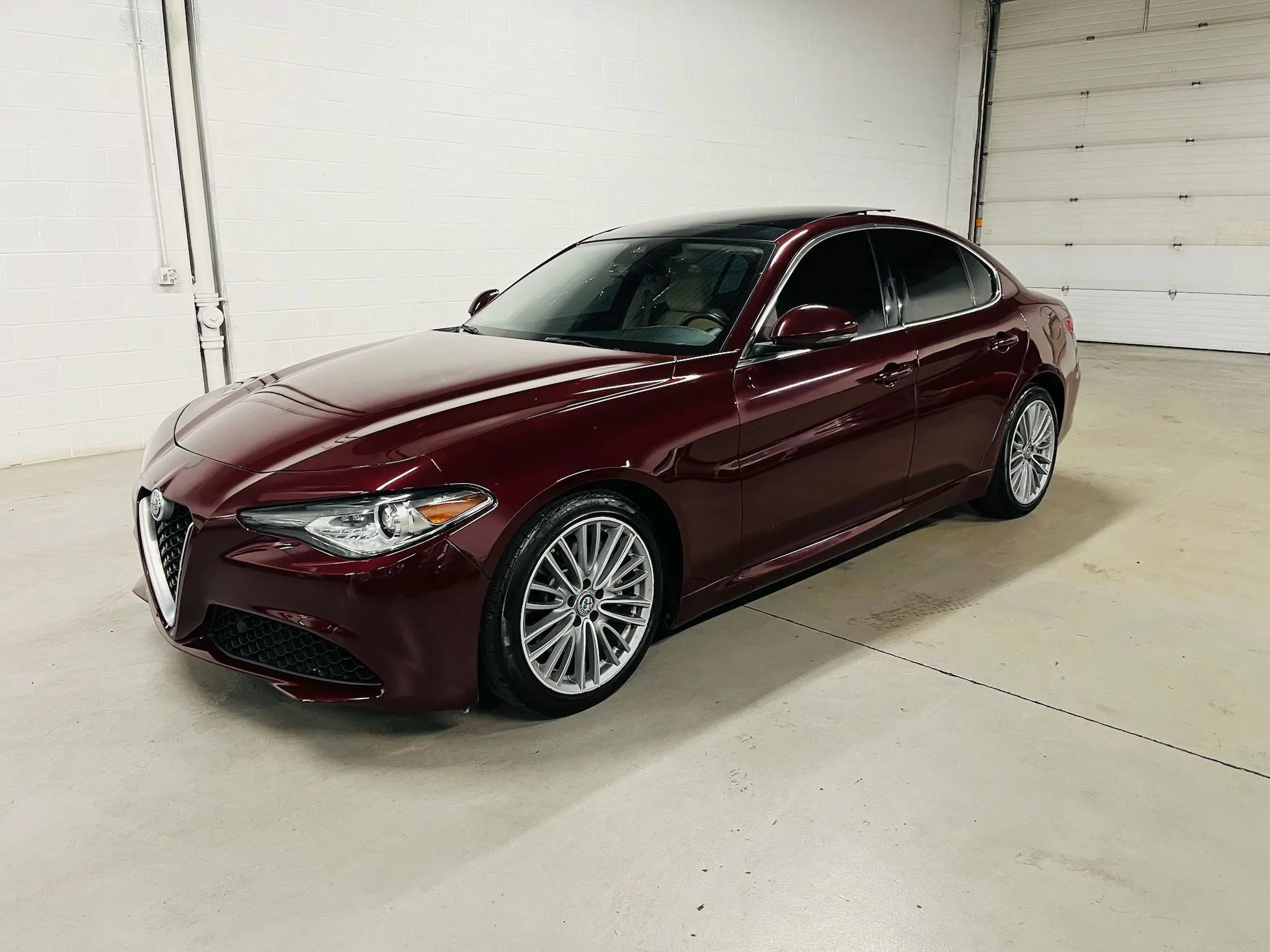 Used 2019 Alfa Romeo Giulia Ti w/ Quick Order Package 22Z Lusso RWD image 2