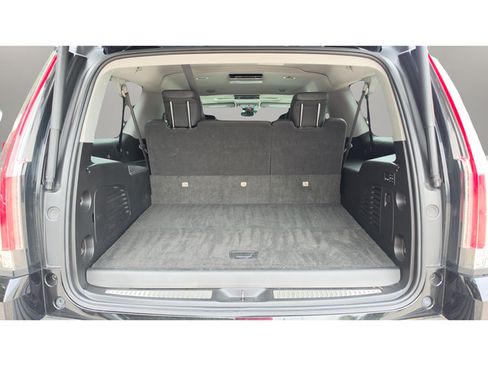 Used 2020 Cadillac Escalade ESV Premium Luxury w/ Escalade Sport Edition AWD/4WD image 17