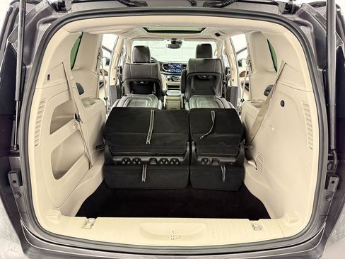 Used 2023 Chrysler Pacifica Limited image 31