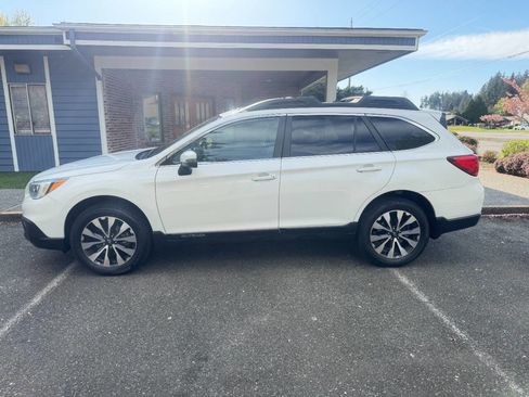 Used 2017 Subaru Outback 2.5i Limited AWD/4WD image 9