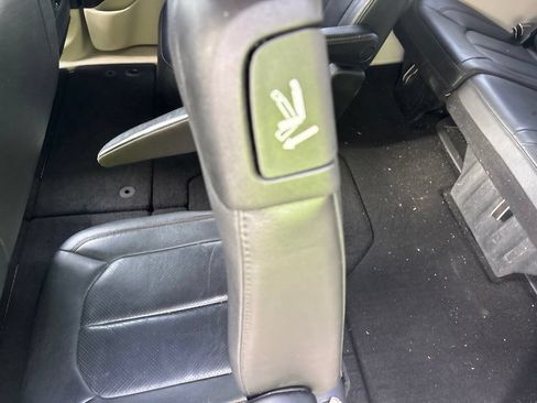 Used 2020 Chrysler Pacifica Touring-L FWD image 28