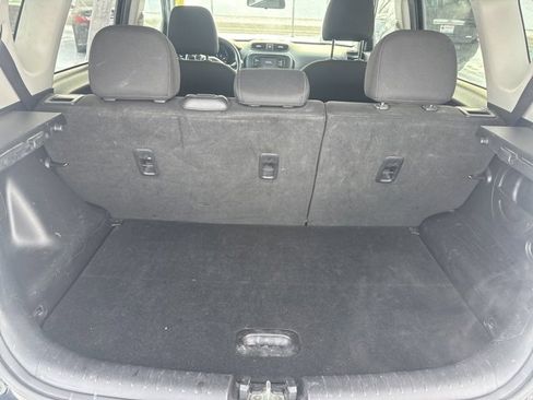 Used 2017 Kia Soul + image 10
