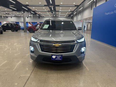 Used 2023 Chevrolet Traverse High Country image 3