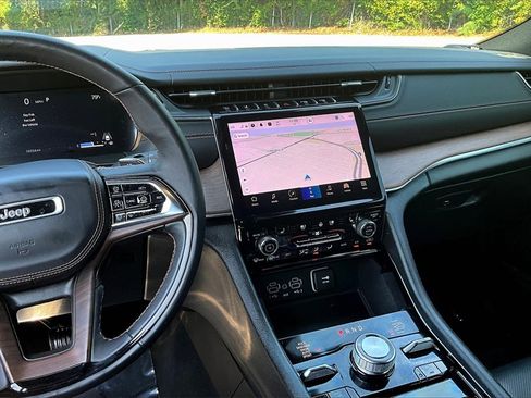 Used 2022 Jeep Grand Cherokee Summit w/ Adv Protech Group IV image 9