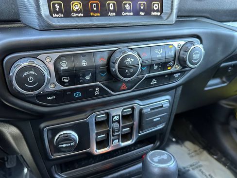 Used 2023 Jeep Wrangler Unlimited Sahara w/ Cold Weather Group AWD/4WD image 28