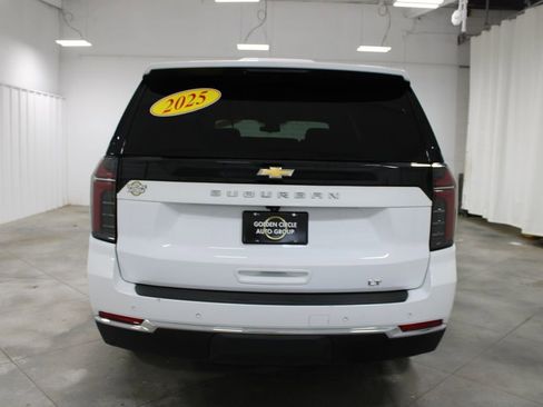 Used 2025 Chevrolet Suburban LT image 8