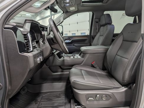 Used 2025 GMC Sierra 3500 Denali w/ Denali Reserve Package image 17