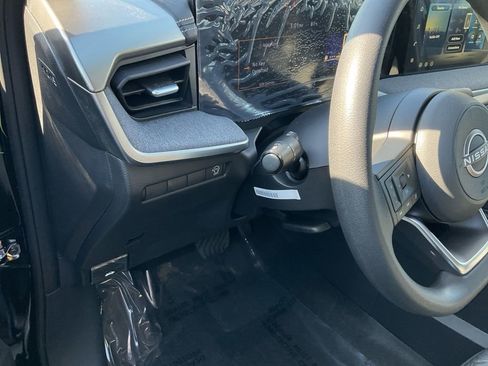 New 2026 Nissan Kicks SV image 14