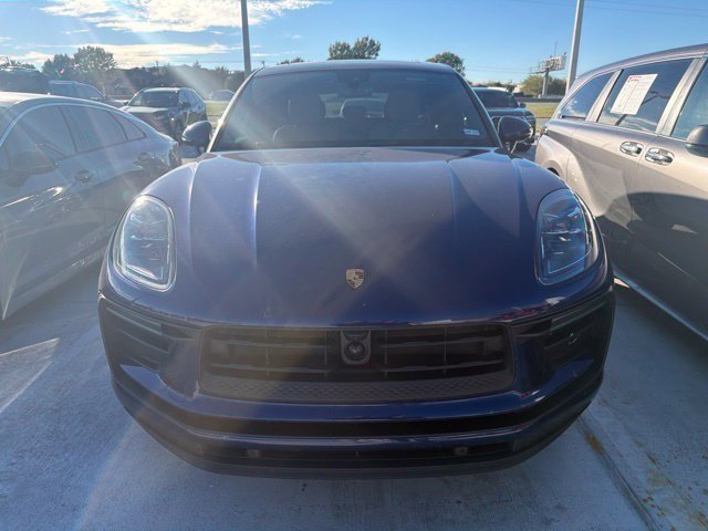 Used 2025 Porsche Macan AWD/4WD image 3