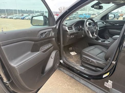 Used 2023 GMC Acadia SLT w/ Preferred Package image 9