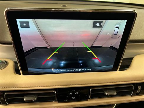 Used 2023 Lincoln Aviator AWD w/ Premium Package image 14