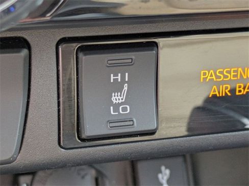 Used 2021 Toyota RAV4 XLE Premium image 20