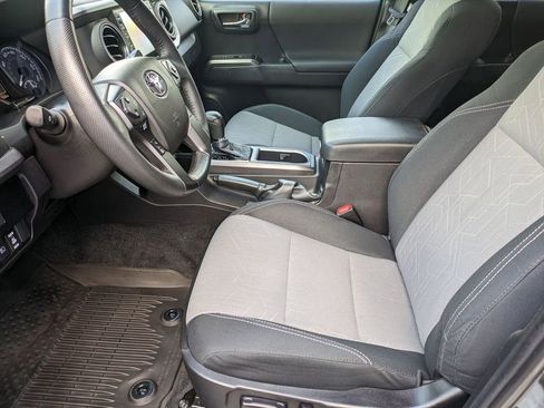 Used 2022 Toyota Tacoma TRD Off-Road image 20