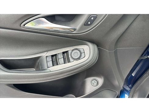 Used 2023 Buick Encore GX Select AWD/4WD image 19