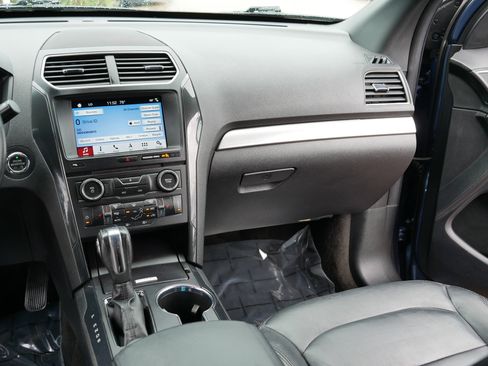 Used 2018 Ford Explorer XLT w/ Equipment Group 202A image 22