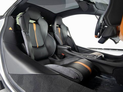 Used 2017 McLaren 570S Coupe image 32