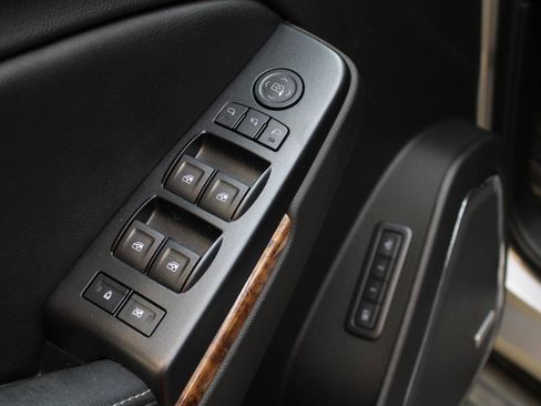 Used 2015 Chevrolet Tahoe LTZ AWD/4WD image 25