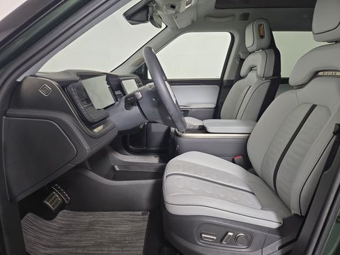 Used 2023 Rivian R1S Adventure AWD/4WD image 20